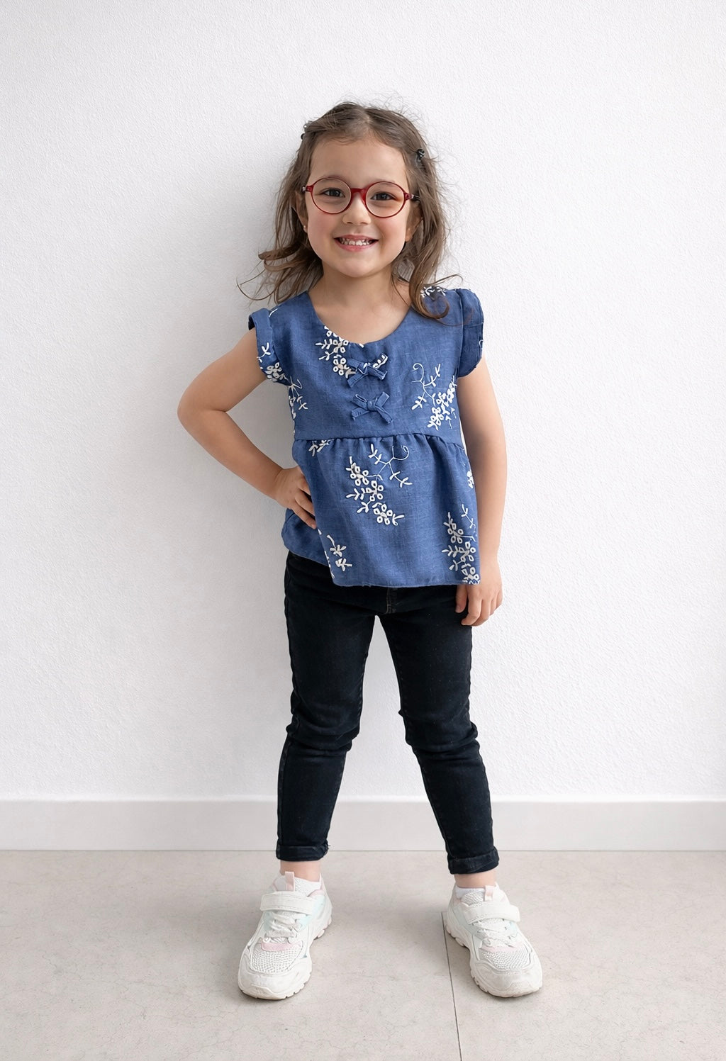 Blouse brodée bleu denim